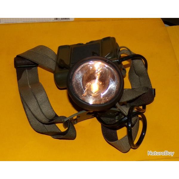 LAMPE FRONTALE DE L'ARMEE DE TERRE FRANCAISE , ALIMENTATION AVEC 1  PILE PLATE , AMPOULE DE RECHANGE