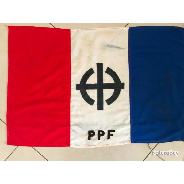DRAPEAU POLITIQUE DU PARTI POPULAIRE FRAN�AIS, ARTISANAL. PAS D'ACHAT X10 X4