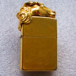 Briquet ZIPPO dor&eacute; &agrave; ornement t&ecirc;te de cheval - Tr&egrave;s tr&egrave;s rare