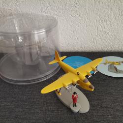 Hydravion jaune et figurine des 7 Boules de Cristal Tintin neuf