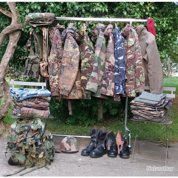 Lot compos� d'ensembles GoreTex, treillis, combisaisons TAP, sacs, chaussures, etc.