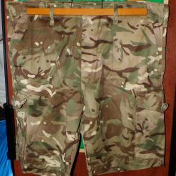 SHORT CAMOUFLE DE COMBAT DE L'O.T.A.N&nbsp; , 2 POCHES SUR LES COTES +2 POCHES SUR LES CUISSES ET 1 POCHE