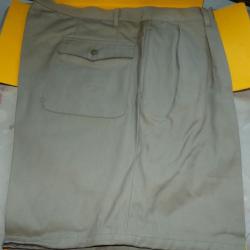 SHORT DE TYPE MILITAIRE DE L'ARMEE ITALIENNE&nbsp; , TAILLE XXXL SOIT 52 OU 104 CM DE TOUR DE CEINTURE, D