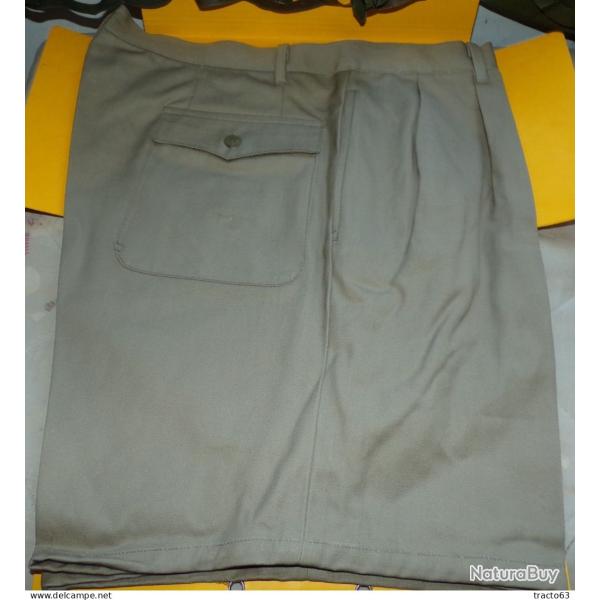 SHORT DE TYPE MILITAIRE DE L'ARMEE ITALIENNE� , TAILLE XXXL SOIT 52 OU 104 CM DE TOUR DE CEINTURE, D