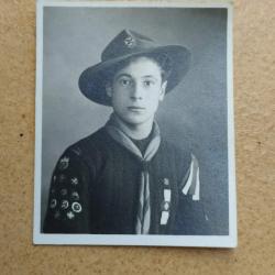 PHOTO PORTRAIT DE SCOUT  AVEC DIVERSES DECORATIONS