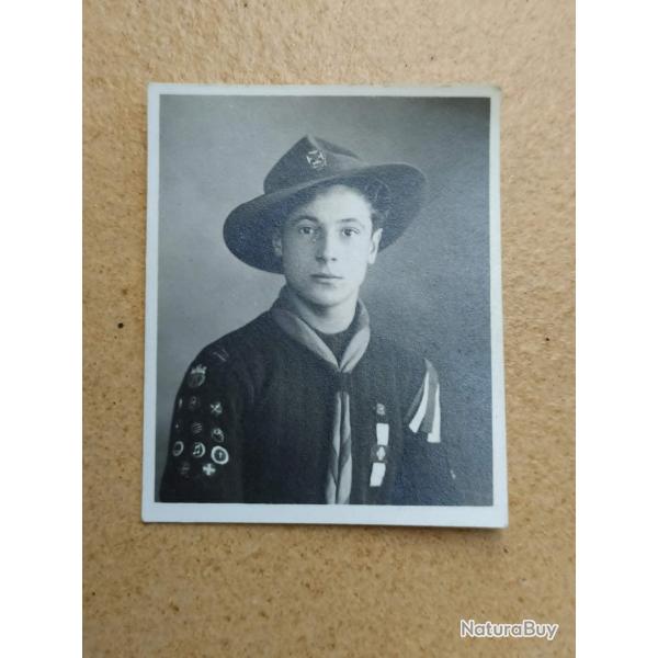 PHOTO PORTRAIT DE SCOUT  AVEC DIVERSES DECORATIONS