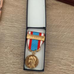 M&eacute;daille comm&eacute;morative des op&eacute;rations de s&eacute;curit&eacute; et de maintien de l'ordre