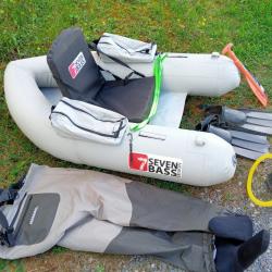 Float tube tres peu servi complet etat neuf