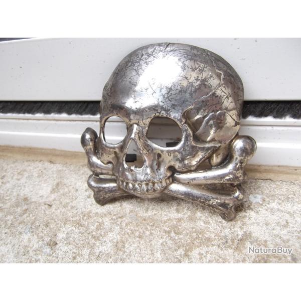 INSIGNE DE CHAKO DES HUSSARTS ALLEMANDS VERS 1860 DIM 8CMX9CM