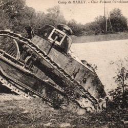 Carte postale Char d'assaut franchissant un obstacle- N&deg;8265