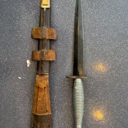 Dague Fairbairn-Sykes FS 3rd Pattern WW2 - Broad Arrow / B4 - Fourreau d'origine
