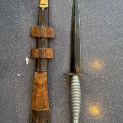 Dague Fairbairn-Sykes FS 3rd Pattern WW2 - Broad Arrow / B4 - Fourreau d'origine