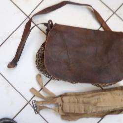 lot chasse cartouchi&egrave;re artisanale + gibeci&egrave;re cuir porte cartouche sorti de grenier.