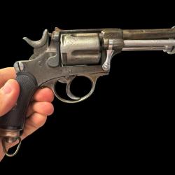 rare revolver type 1882 suisse calibre 7,5 suisse fabrication belge en taille r&eacute;duit.  rare.