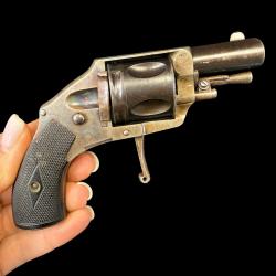 SUPERBE REVOLVER HAMMERLESS cal. 320