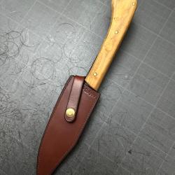 &Eacute;tuis &agrave; couteau en cuir - sur mesure - avec bride