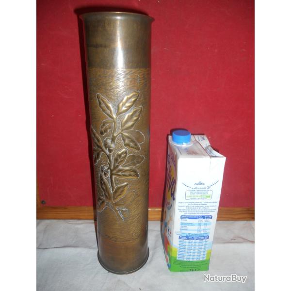 artisanat de tranch�e 1914-1918 motif floral cylindrique feuilles de ch�ne et glands martel�