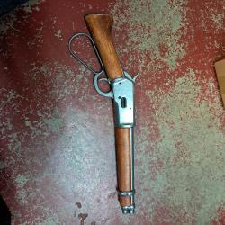 Repilque d&eacute;corative  carabine &agrave; canon sci&eacute; winchester reproduction de la "Mare's leg"