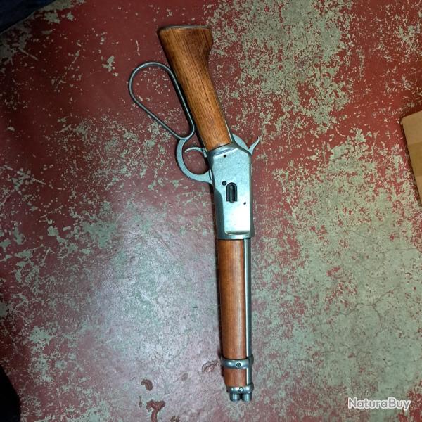 Repilque d�corative  carabine � canon sci� winchester reproduction de la "Mare's leg"
