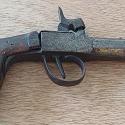 Tr&egrave;s ancien pistolet &agrave; coffre &agrave; percussion - XIX&egrave;me si&egrave;cle