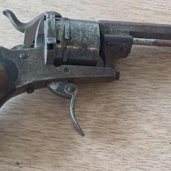Tr&egrave;s ancien revolver &agrave; broche de type Lefaucheux 6 coups en cal. 7 mm - &agrave; restaurer