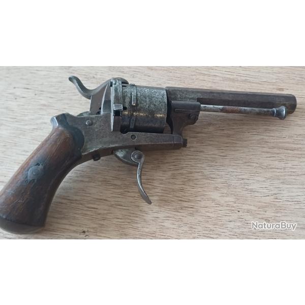 Tr�s ancien revolver � broche de type Lefaucheux 6 coups en cal. 7 mm - � restaurer
