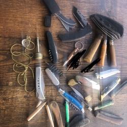 Lot de 17 couteaux &agrave; Nettoyer ou restaurer
