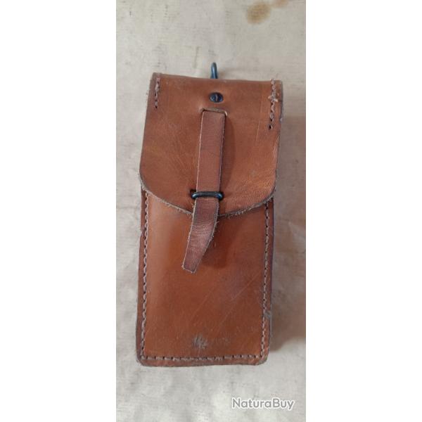 UC - Pochette - Trousse entretien fauve pour MAT 49 Indo - alg�rie (B3)