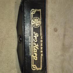 Harmonica HONNER dans son &eacute;tui.