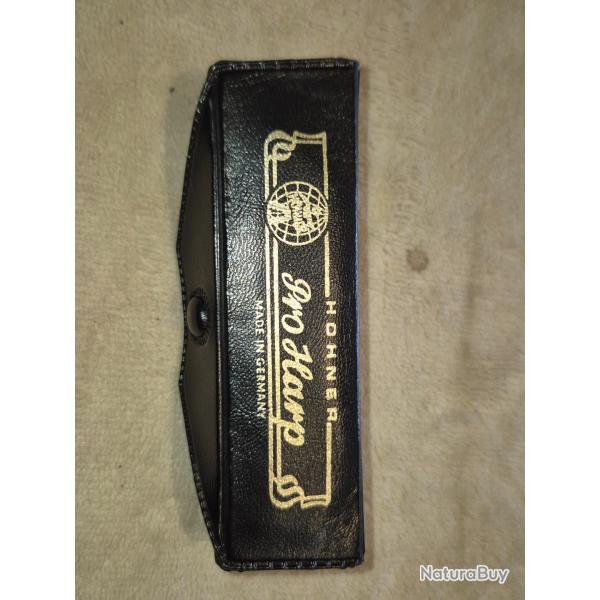 Harmonica HONNER dans son �tui.