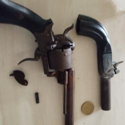 Lot 1 pistolet coffre et 1 revolver &agrave; broche de collection