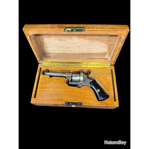 JOLI REVOLVER � BROCHE cal. 5mm