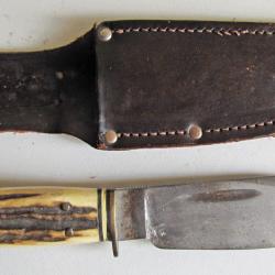 COUTEAU DE CHASSE, Sabatier, acier fondu. Avec &eacute;tui. ancien
