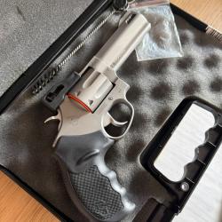 Revolver Taurus model 627 &laquo;&nbsp;Tracker&nbsp;&raquo; 357 Magnum