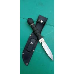 ANCIEN  COUTEAU  DE SURVIE  .  COMPLET  .  ACIER 420   .  AVEC SON FOURREAU  .