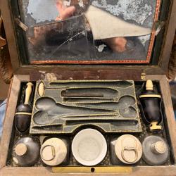 Coffret de voyage Officier du 1er EMPIRE par H&eacute;bert ( Fabricant au Palais Royal) avec housse en cuir