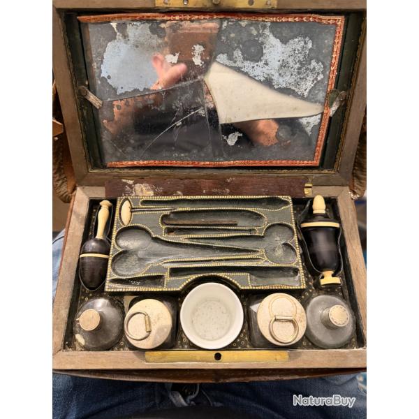 Coffret de voyage Officier du 1er EMPIRE par H�bert ( Fabricant au Palais Royal) avec housse en cuir