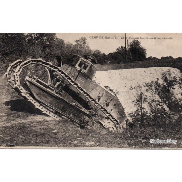 Carte postale char d'assaut franchissant un obstacle Camp de Mailly - N�8584