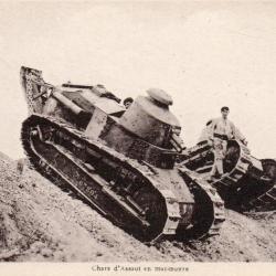 Carte Postale Ancienne Chars d'Assaut en Manoeuvre- N&deg;8590