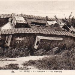 Carte postale d'un char allemand &agrave; Reims - La Pompelle- N&deg;8594