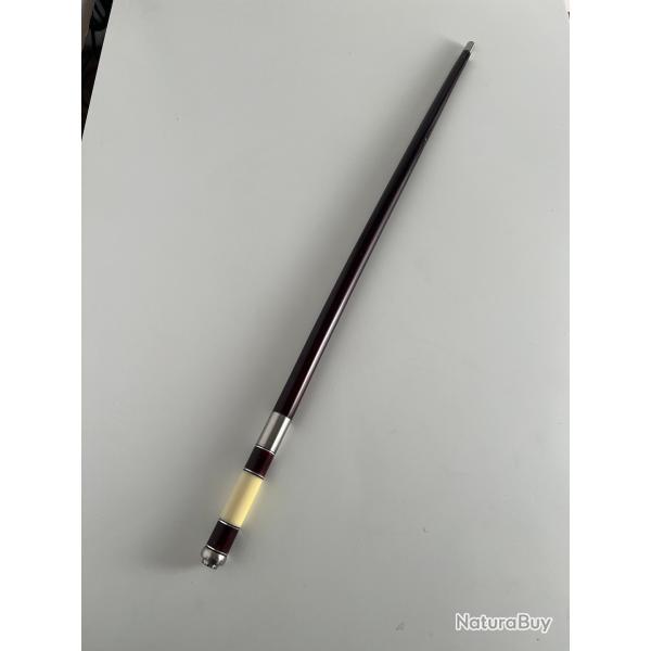 Canne �p�e sobre fourreau bois laqu�.