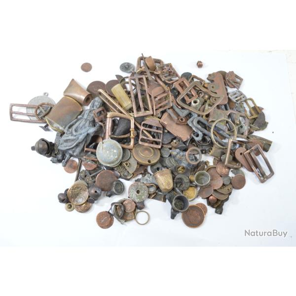 Lot fond de tiroir, boucles pour cuir, monnaies etc.