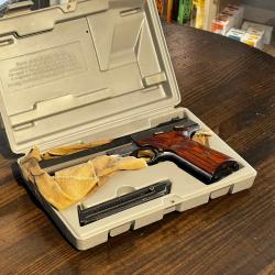 Pistolet BROWNING BUCK MARK TARGET .22CAL