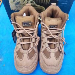 Chaussures de randonn&eacute;e Kombat 41 et 45