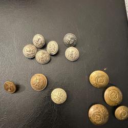 Lot de boutons d'uniformes Second empire et 2nde guerre mondiale