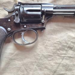 Tr&egrave;s beau revolver 8mm lebel parfait &eacute;tat de fonctionnement, fabrication soign&eacute;e. Aptes aux tirs.