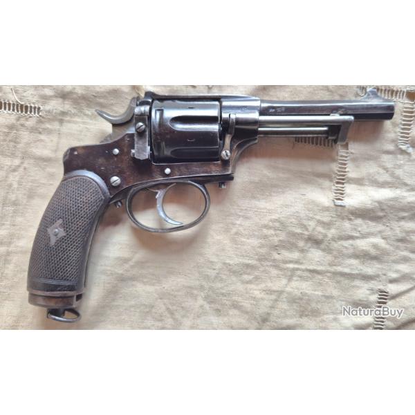 Tr�s beau revolver 8mm lebel parfait �tat de fonctionnement, fabrication soign�e. Aptes aux tirs.