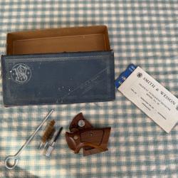 Bo&icirc;te, plaquettes, notice et outillage pour Smith & Wesson Highway Patrolman model 28