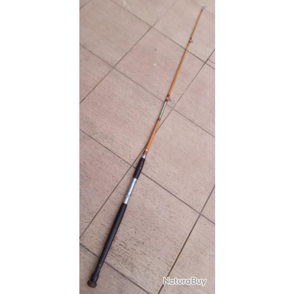 ANCIENNE CANNE LANCER EN BAMBOU REFENDU  ( puissante )  .