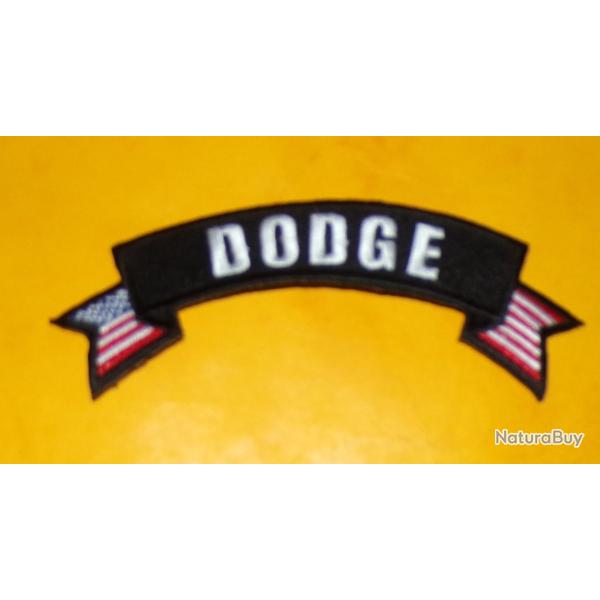 TISSU PATCH : DODGE VEHICULE  , LONGUEUR 12 CM , BON ETAT VOIR PHOTOS . POUR TOUT RENSEIGNEMENT ME C